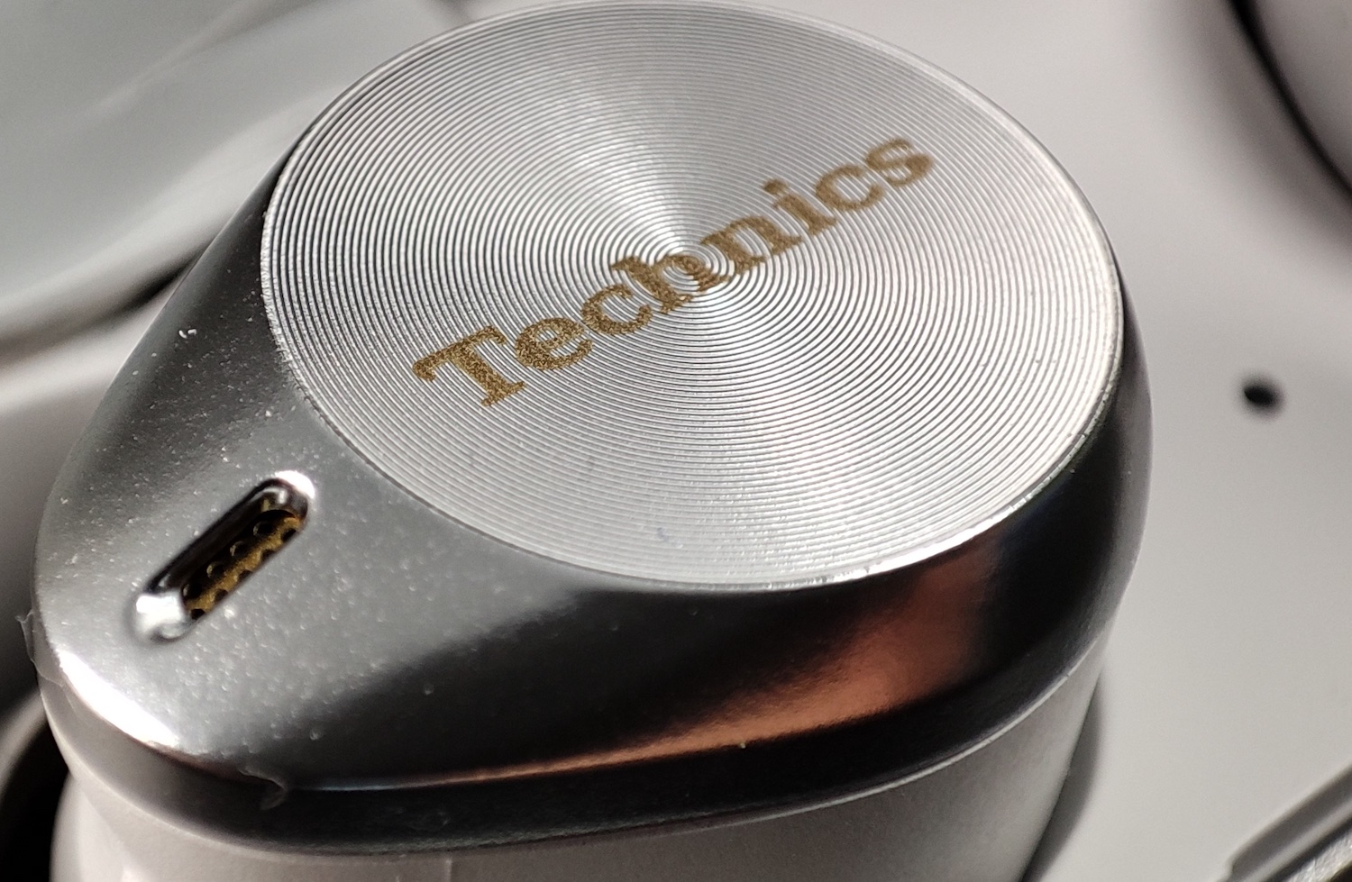 Technics AZ80, los auriculares con cancelación de ruido dual ajustable
